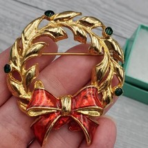 Vintage Christmas Wreath Red Enamel Brooch Pin Goldtone Green Stones  AA... - $23.02 CAD