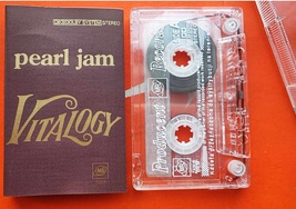 Pearl Jam VITALOGY Europe release cassette Grunge Cassette Tape Eddie Vedder - £8.51 GBP