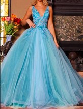 Jovani deep v-neck beaded ballgown size 4 - $589.59 CAD