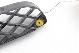 00-02 TOYOTA CELICA UPPER GRILLE EMBLEM E6385 image 9