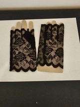 NEW Black Lace Roses Floral Gloves Open Fingertips One Size - £6.32 GBP