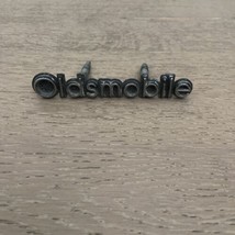 VTG GM OLDSMOBILE OEM Emblem 80&#39;s Badge Name Metal w/Pegs 4&quot; Wide - £19.25 GBP