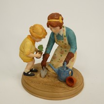 Jessie Willcox Smith -1986 &quot;Helping Mom&quot; Figurine Good Housekeeping-Avon... - £9.34 GBP