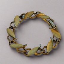 Vintage Gold Tone Bracelet - $273.66 MXN
