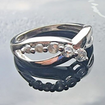 DAINTY 925 STERLING SILVER SPARKLING GEMSTONE RING SIZE 7.25 - $613.64 MXN