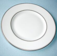 Monique Lhuillier Dentelle Accent Plate 9" Royal Doulton Bone China New ... - $14.75