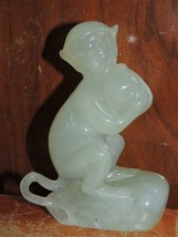 Chinese Jade 4.5&quot; Monkey w Peach Jadeite Nephrite celadon finely carved VINTAGE - £575.68 GBP