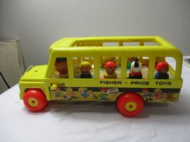 Vintage 1965 Fisher Price School Bus #192 7 figures - $49.49