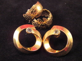 Vintage Earrings Lot Gold Tone Hoops W/ Rhinestones &amp; Rose Wreath Earrings - £7.77 GBP