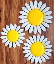 Set of Three (3) ~ DAISY Wall Flowers ~ Detailed ~ Metal ~ 12&quot; ~ 14&quot; ~ 16&quot; - £29.89 GBP