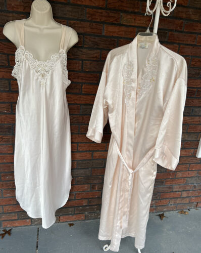 Primary image for 2 Piece Bridal Lingerie Set Med Full Length Peignoir Gown Lace Pearl Detail Robe