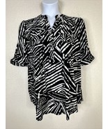 NWT Cocomo Womens Plus Size 1X Blk/Wht Abstract Pocket Blouse Elbow Sleeve - £22.65 GBP
