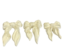 Vintage Homco Plastic Off White Bows Set Of 3 Wall Hanging Decor 8,7,6 inches - £21.74 GBP