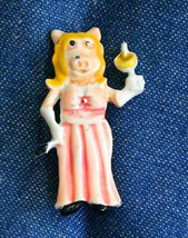 Miss Piggy in a Pink Dress Vintage Enamel Brooch 1 1/2&quot; - £10.26 GBP