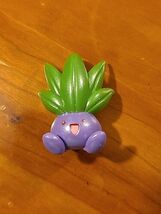 Pokemon Oddish 2020 Toy Figure 1.5 Inches Wicked Cool Toys Radish Glitte... - $8.62