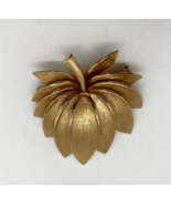 Vintage Flower Leaf Gold Tone 2&quot; Broach Unsigned Brushed Polished Finish - £15.52 GBP