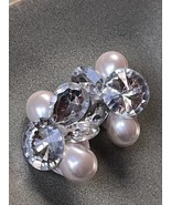 Large Clear Plastic Rivioli &amp; Faux White Pearl Cluster Clip Earrings – 1... - £10.29 GBP