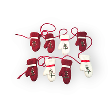 Knit Mittens Garland 7 Foot Red &amp; White Christmas Holiday Decor - £15.55 GBP
