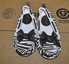 Girls Sandals Old Navy Brown White Animal Print Slip On Flats Shoes, size 2T - £5.55 GBP