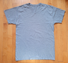 Hanes Men&#39;s Gray Neck T-Shirt Size Medium - £7.71 GBP