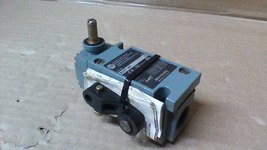 (New) Allen Bradley 802T-AP Series "H" Oil Tight Limit Switch With Operator Arm - $56.59