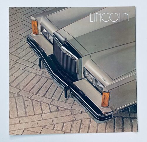 1982 Lincoln Town Dealer Showroom Sales Brochure Guide Catalog - $9.45