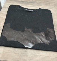 Black Batman Logo T Shirt DC Comics Graphitti Size Small S - $17.99