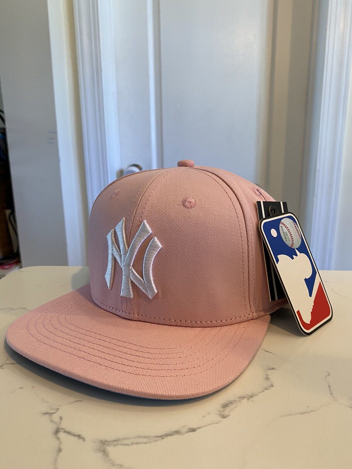 Primary image for Yankees Pink snapback Pro Standard Cap 2000 World Series Patch