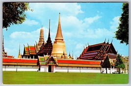 View of Wat Phra Keo Bangkok Thailand UNP Unused Chrome Postcard K7 - £2.30 GBP