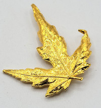 Autumn Fall Pin Brooch Maple Leaf Gold-Tone Realistic Design 1.5&quot; - £15.93 GBP