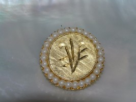 Vintage BSK Signed Small Etched Goldtone Circle Rimmed in Faux White Pearls Pin - £8.37 GBP