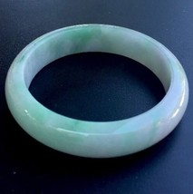 VINTAGE 14mm WIDE CELADON GREEN JADE JADEITE GEMSTONE CARVED 6&quot; BANGLE B... - $181.46 CAD