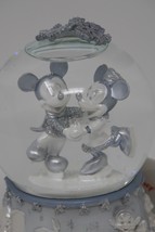 Disney Store Exclusive 2002 Special Edition Mickey Minnie Skating Snow G... - £29.89 GBP