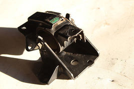 2000-2005 TOYOTA CELICA AT LEFT DRIVER SIDE ENGINE MOTOR / TRANSMISSION MOUNT image 5