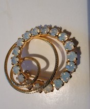 Vintage Gold Tone Interlocking Circles Brooch Pin Milky Gem Stone Rhinestone Vtg - £23.43 GBP