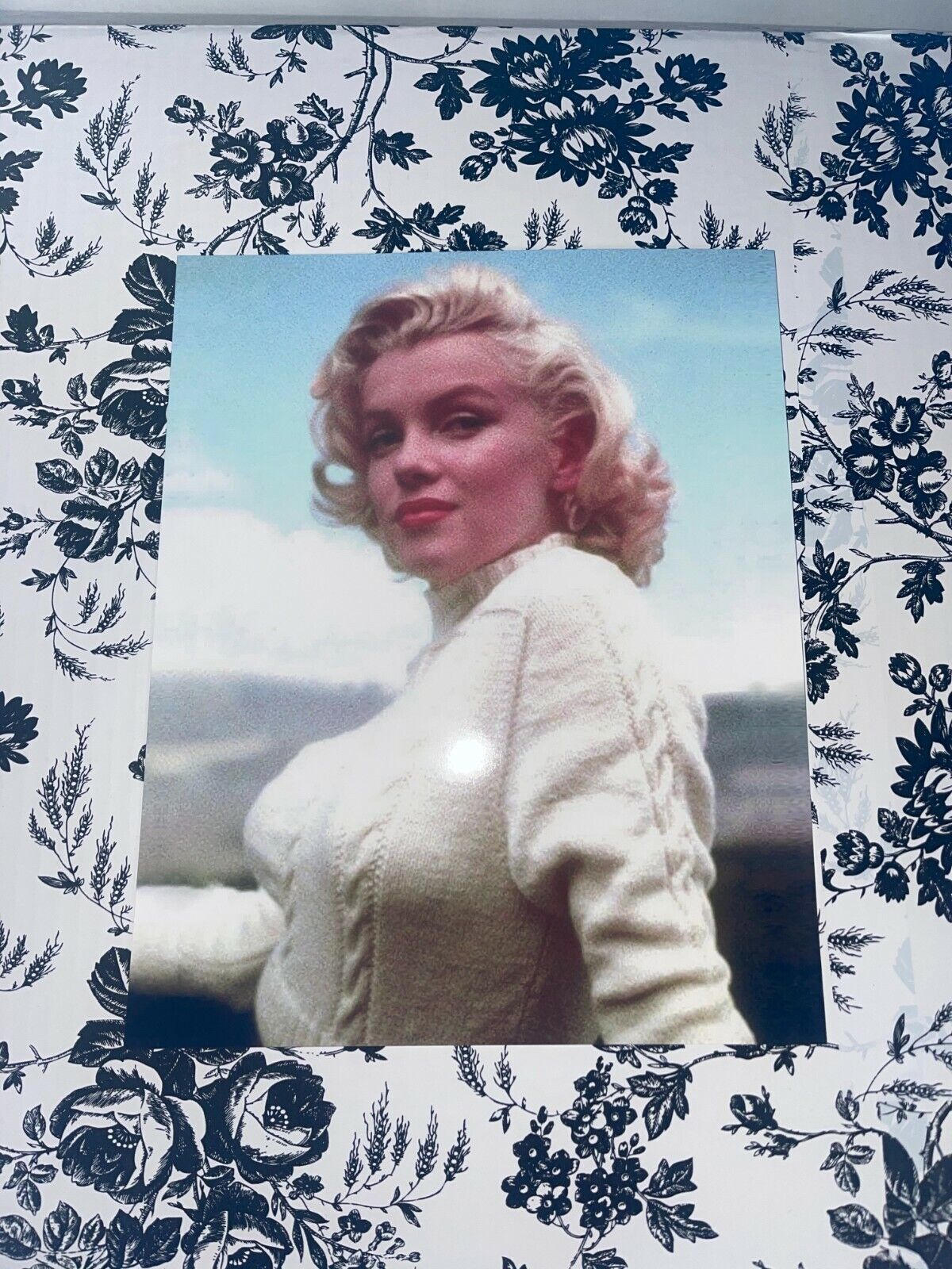 ICONIC LEGENDARY SEXY ACTRESS WHITE SWEATER MARILYN MONROE PUBLICITY PHO... - $15.79