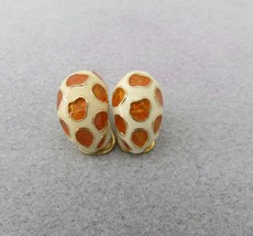 80s KJL Earrings Clip On Animal Print Giraffe Gold Tone Cream Enamel 1" High - £22.98 GBP