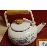 Jay White Enamel Tea Kettle Pot With Blue Hearts White Blue Vintage 80&#39;s - $575.75 MXN