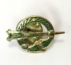 Signed Solvar Celtic Lapel / Kilt Pin Green Enamel Gold Tone Metal Vintage - $13.00