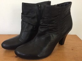 BCBG Generation Crest Black Leather Zip Up High Heel Ankle Boots Womens 7B 37.5 - £23.83 GBP