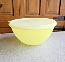 Vintage Tupperware Yellow Container 235-1 &amp; Tupper Seal Lid 228-4 Round - $14.00