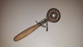 Antique Ice Cream Scoop - $152.29 MXN