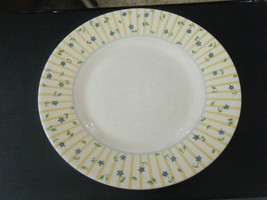 Pfaltzgraff Melissa Pattern Blue Flowers Luncheon or Salad 8 3/8&quot; Plate - £14.57 GBP