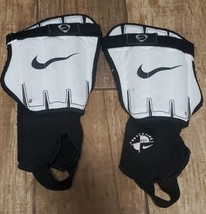 Nike Protective Fit Shin Guards Child Size Small Black And White - £3.49 GBP