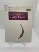 Hanes Silk Reflections Pantyhose Style 717 Pearl Size AB - $5.89