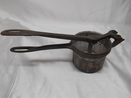 Antique Primitive KING SEAMLESS-CUP PRESS MASHER SIFTER KITCHEN GADGET W... - £23.73 GBP