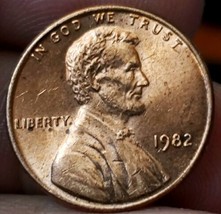 1982 Lincoln Cent Small Date Free Shipping  - £3.19 GBP