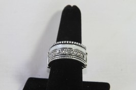 Paparazzi Stretch Band Ring (New) Rich Rogue - White &amp; Silver - £6.88 GBP
