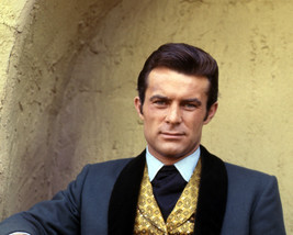 Robert Conrad in The Wild Wild West in suit and fancy waistcoat 16x20 Canvas - £55.46 GBP
