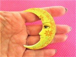 Moon flower yellow pin brooch - €8,59 EUR